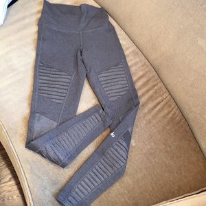 Alo yoga moto leggings